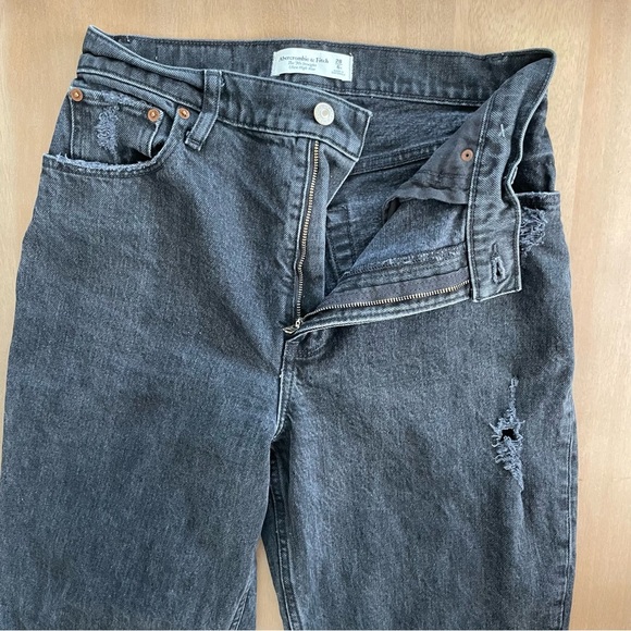 Abercrombie & Fitch Curve Love Black Ultra High Rise 90s Straight Jean - Picture 5 of 10